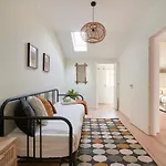 Fantastic With Balcony In Bica *