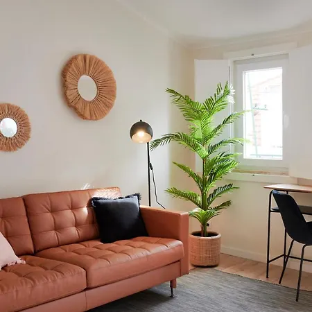 Fantastic With Balcony In Bica Apartment *