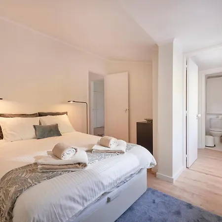 Fantastic With Balcony In Bica Apartment