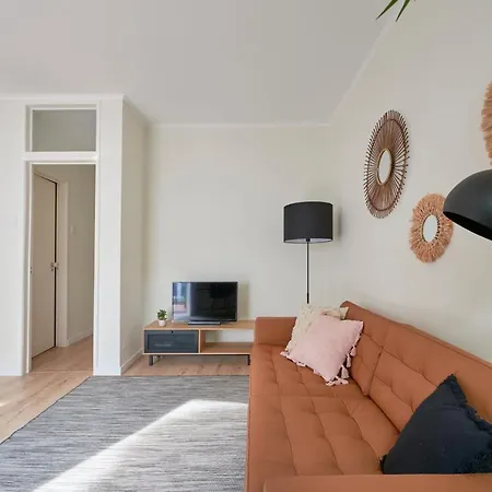 Fantastic With Balcony In Bica Apartment