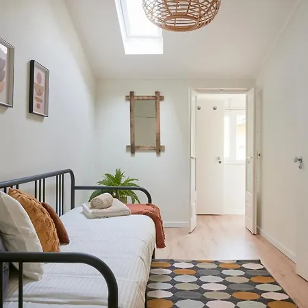 Apartment Fantastic With Balcony In Bica Lisbon
