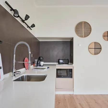 아파트 Fantastic With Balcony In Bica