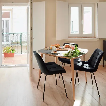 Fantastic With Balcony In Bica 아파트 *