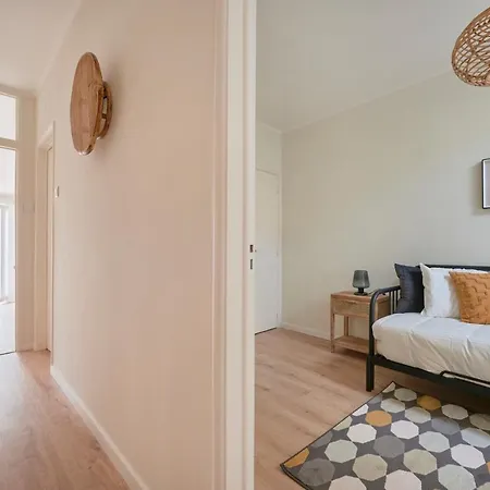 Appartement Fantastic With Balcony In Bica