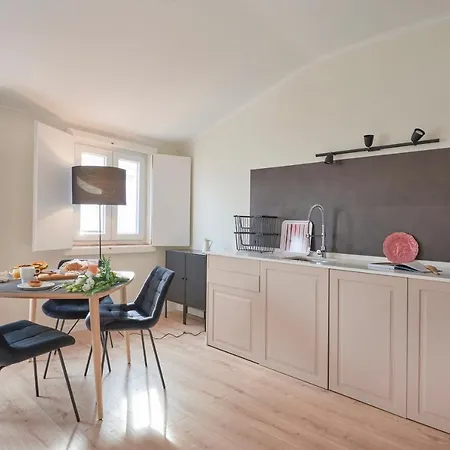 Fantastic With Balcony In Bica