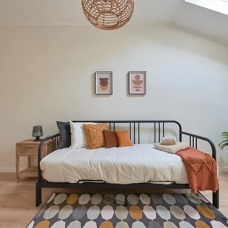 Fantastic With Balcony In Bica